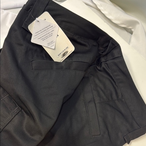 Oakley Men's Black Pants, W36”x34”L, Cargo pockets, Repel DuPont Teflon Protec - Picture 8 of 10